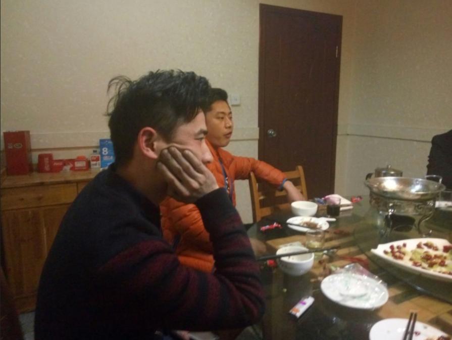 8名战友来我家聚会，不到一周花了38000，妻子想赶人，我让她忍着