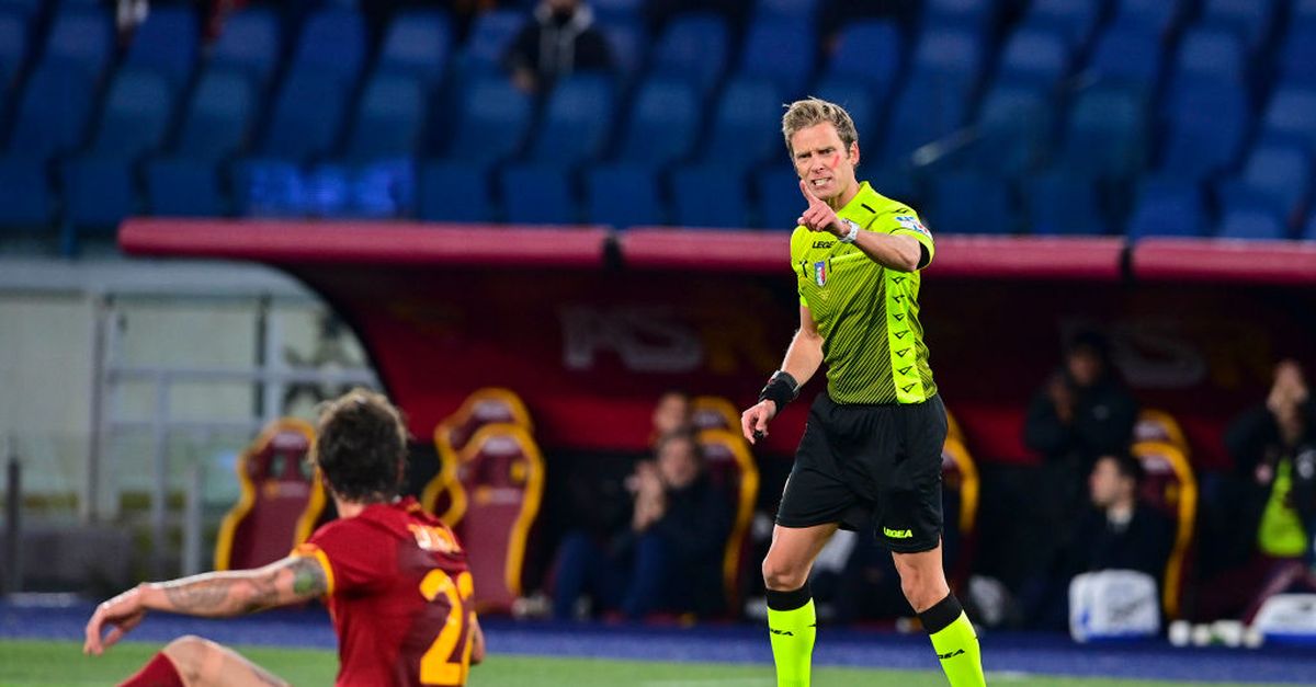 穆里尼奥被针对石锤了？5分钟超长VAR取消必判点球