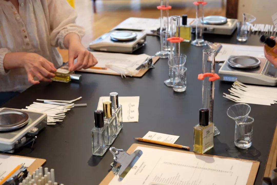 国产100左右的香水,香水100-200元很便宜吗