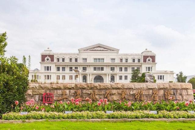 上海艺术学院有哪些专业适合女生,上海市哪几所大学有艺术专业