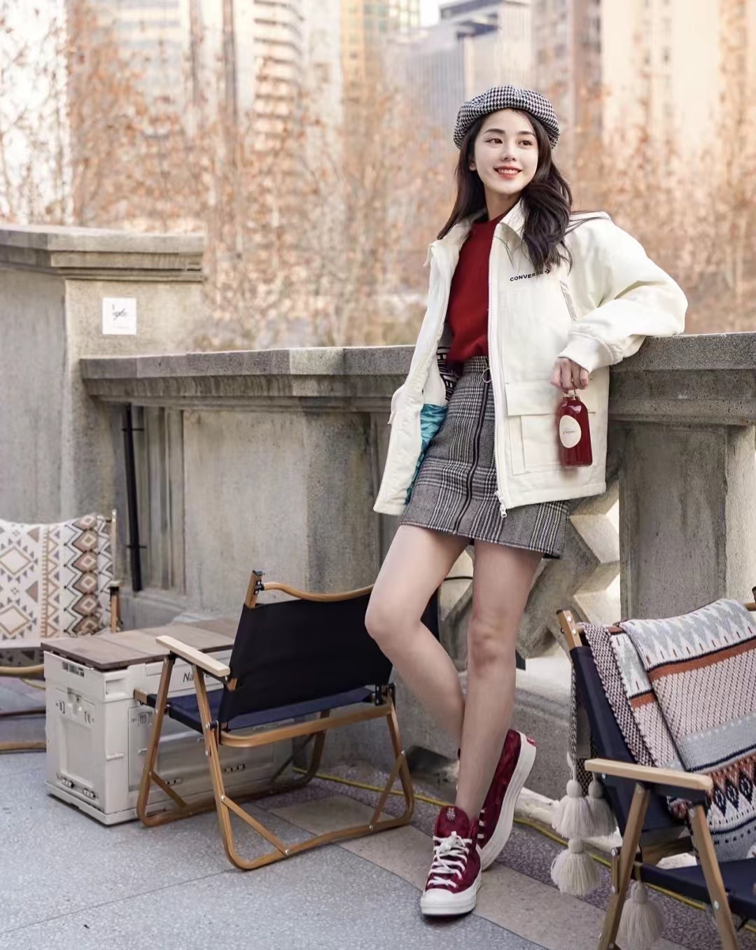 千鸟格半身裙秋冬款a字版30岁,黑白千鸟格半身裙配原绒色毛衫