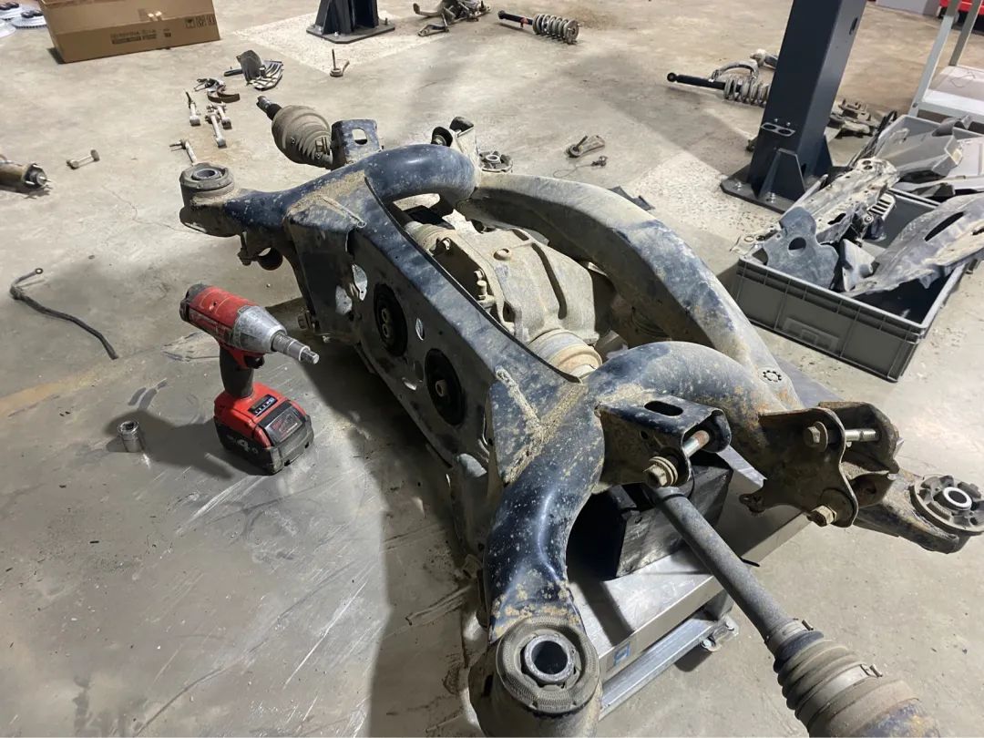 翻新车十二代皇冠修复全过程,12代皇冠25万公里要更换什么