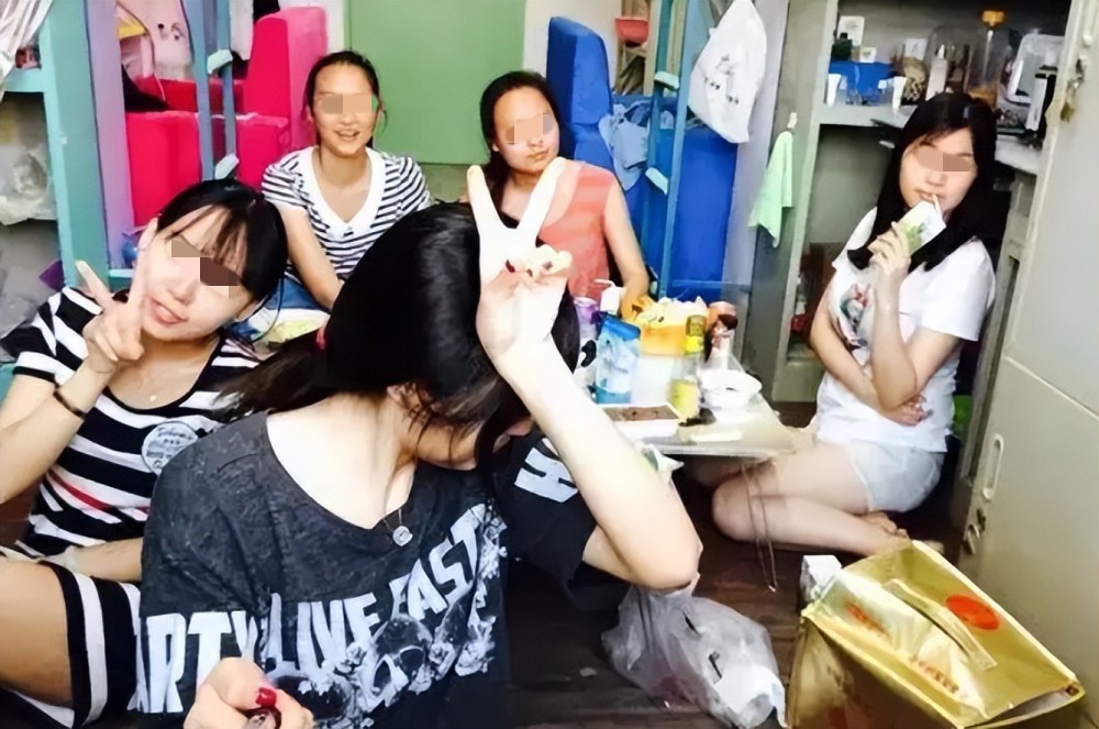 安徽女大学生装“黑帮老大”,*虐性**五位室友两年,没人敢于反抗