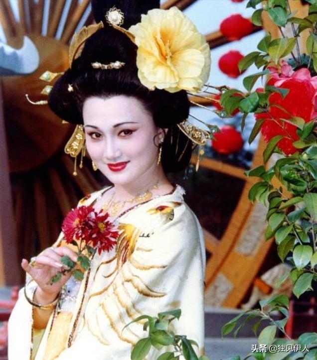 散与群芳自在春：许你一场诗词里的春暖花开，每一朵都惊艳了春天