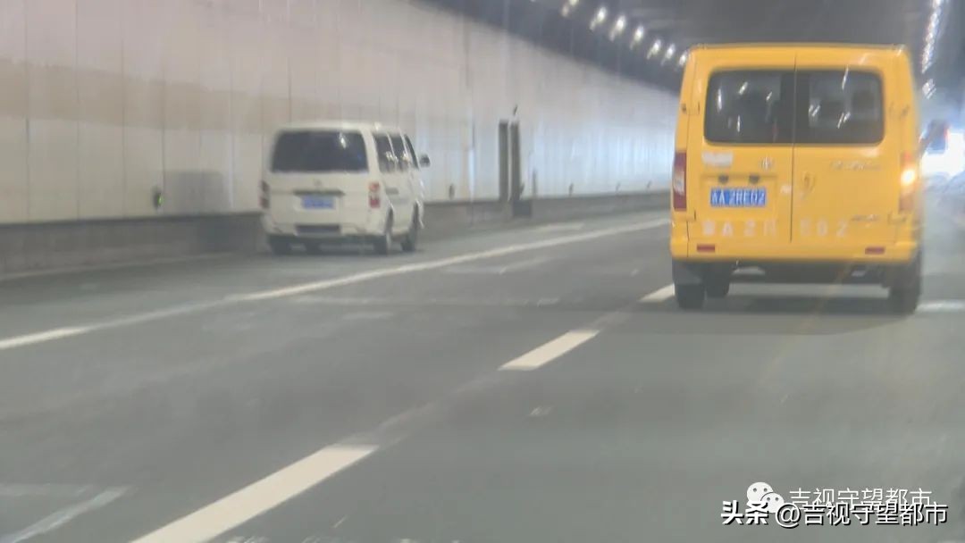 隧道内一边虚线一边实线怎么变道,隧道内实线两侧有虚线变道