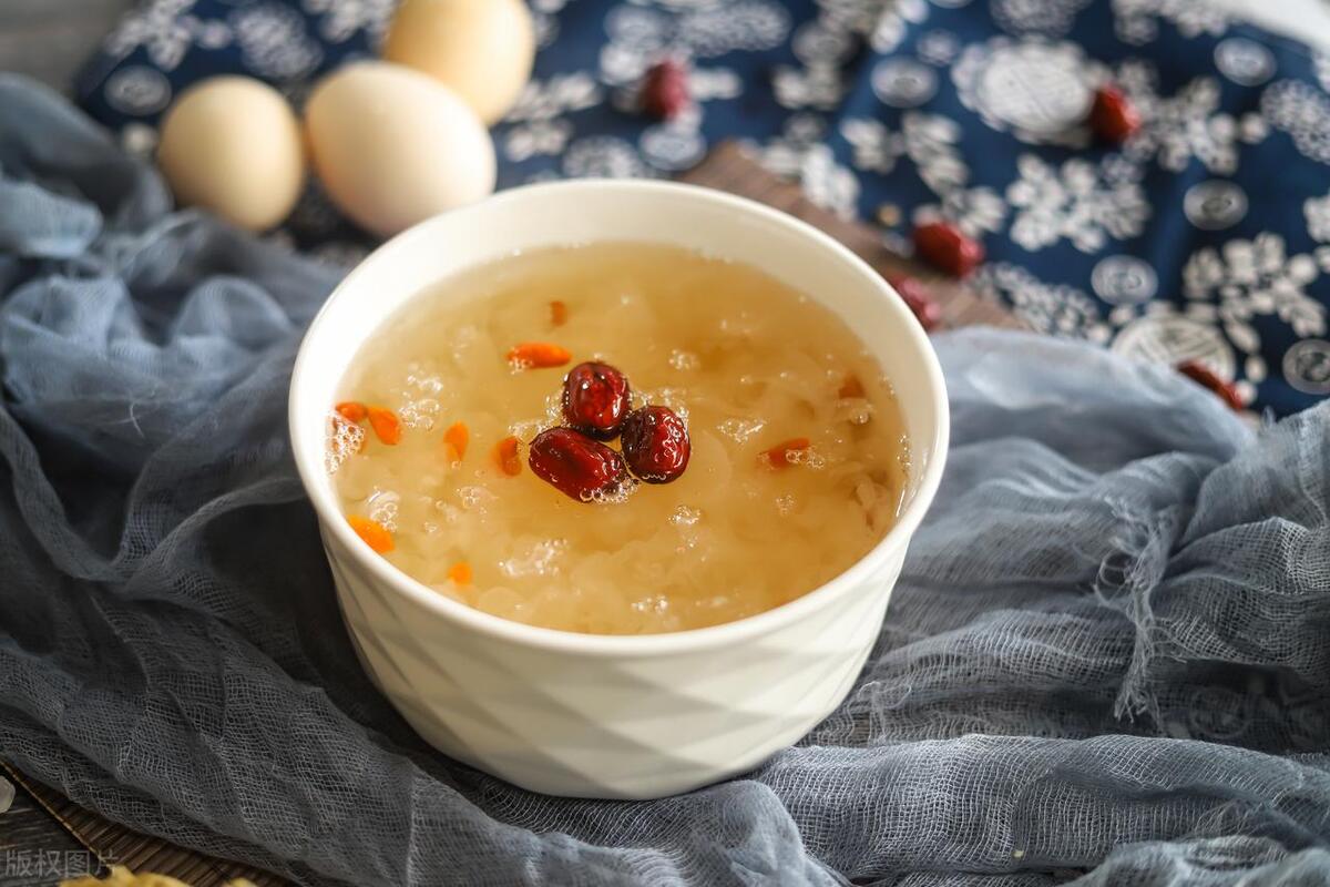 银耳养肺怎么做,银耳炖什么好吃又养胃又养肺