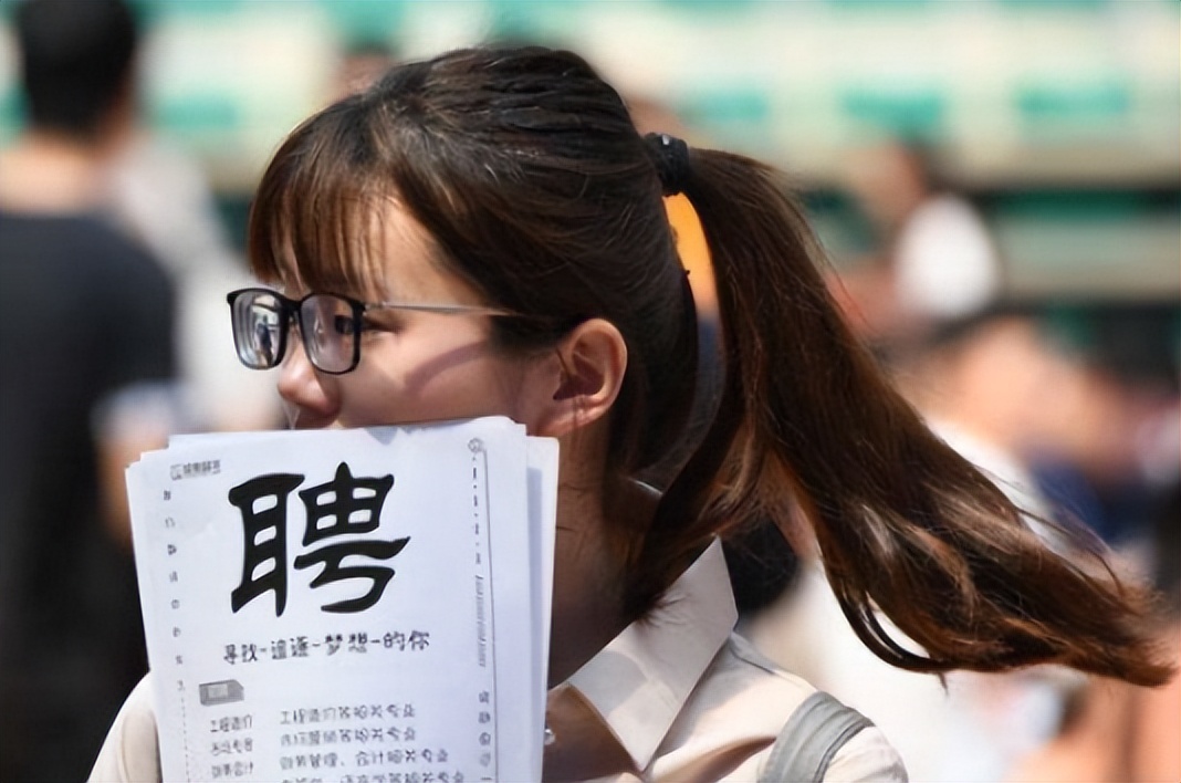 自称4年赚100万的大学生被扒，家庭情况不简单，原来还是资源咖