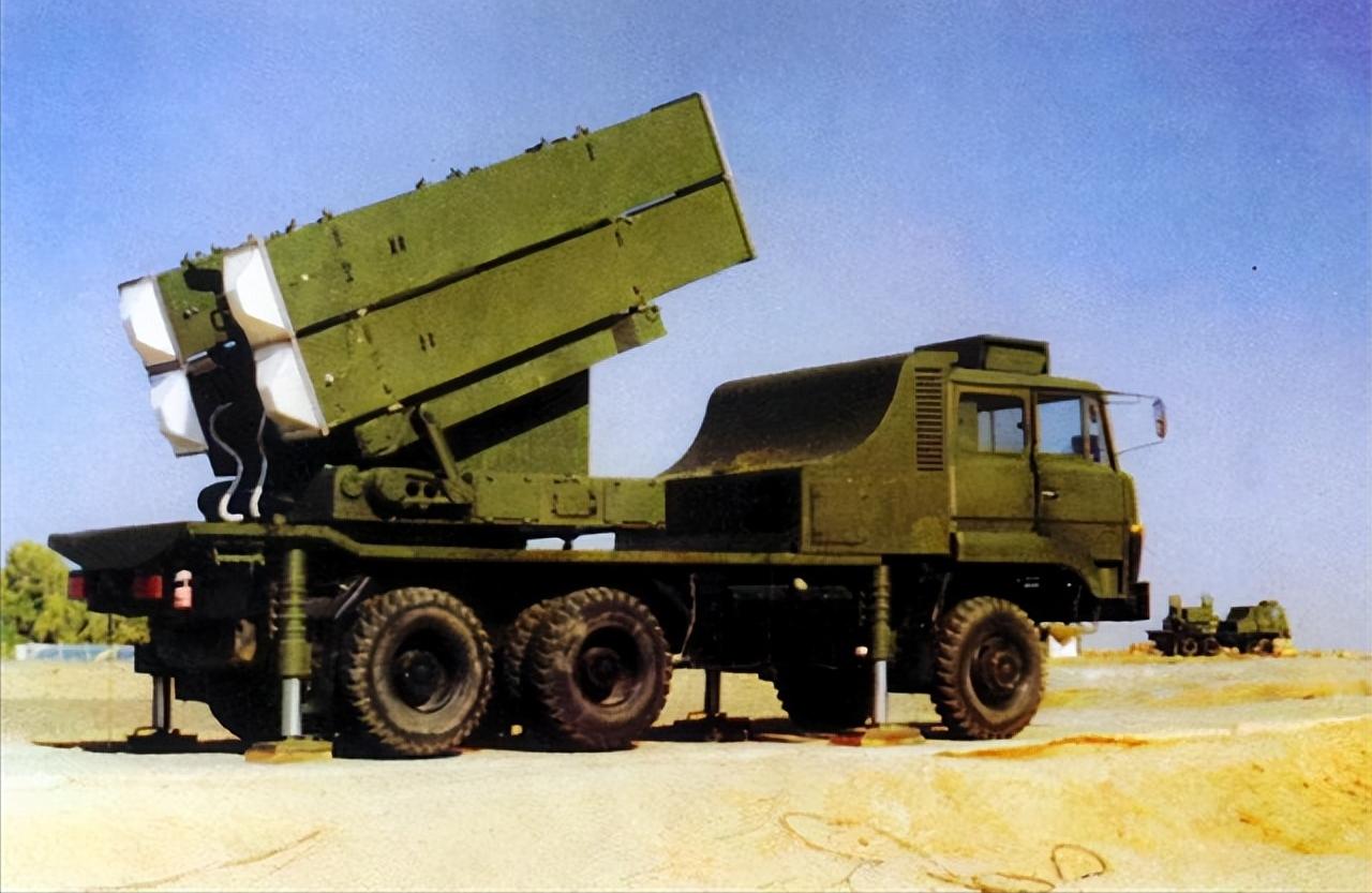 中国花9000万买下这款战机,意大利国产导弹