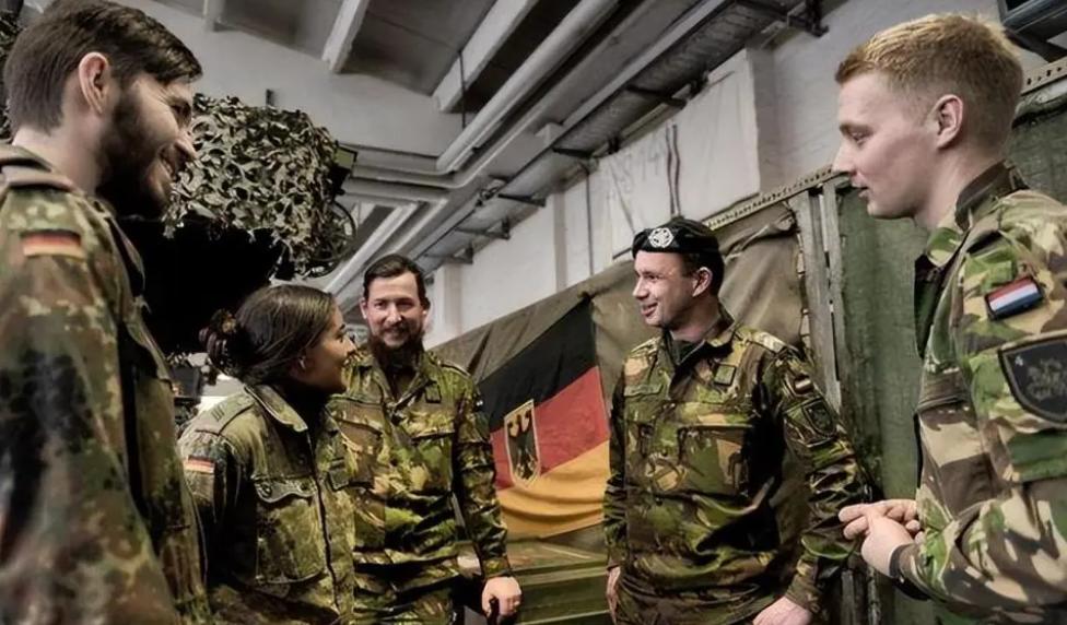 苏35航母最新视频,终于来了美国