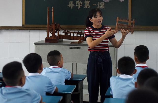小学老师真实收入有哪些,小学老师工资水平杭州