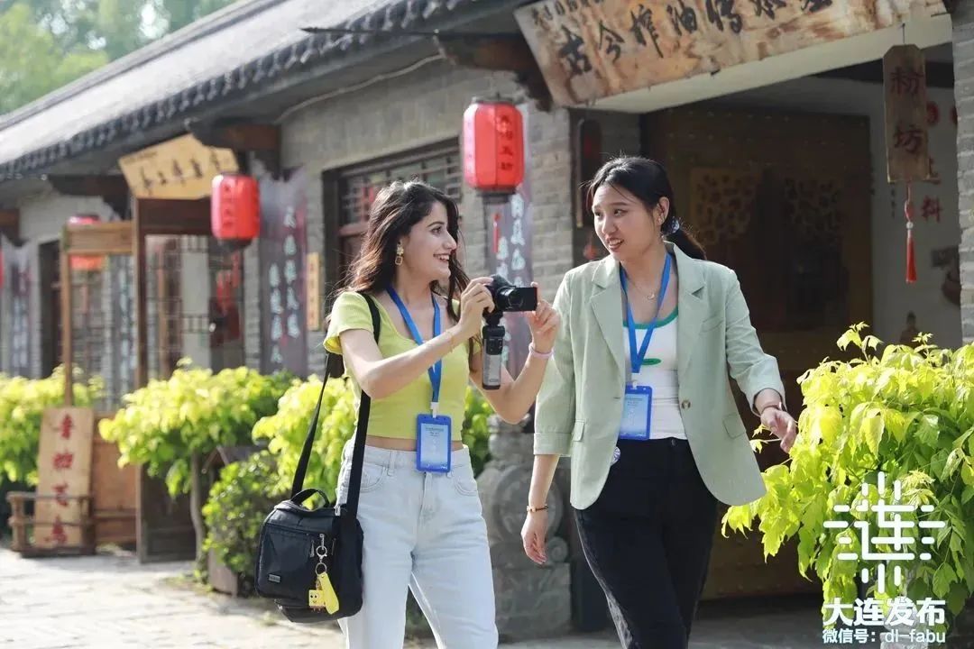 打卡大连,他们感觉太棒了!来自11个国家和地区的网络名人及国内网络媒体记者走进大连