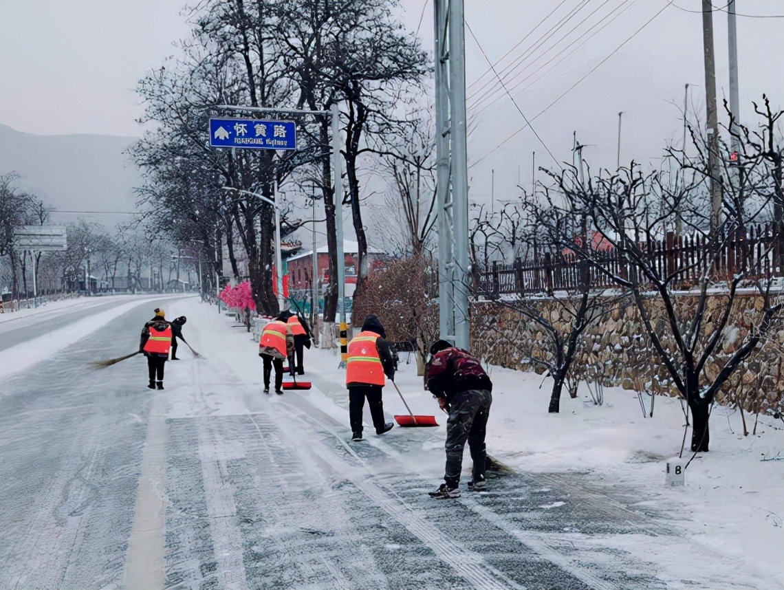 铲冰除雪青年文明号在行动,铲冰除雪鏖战特大桥
