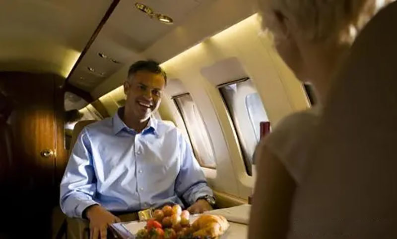 怎么看待1987年小伙花25万买机票,小伙25万买一张飞机票