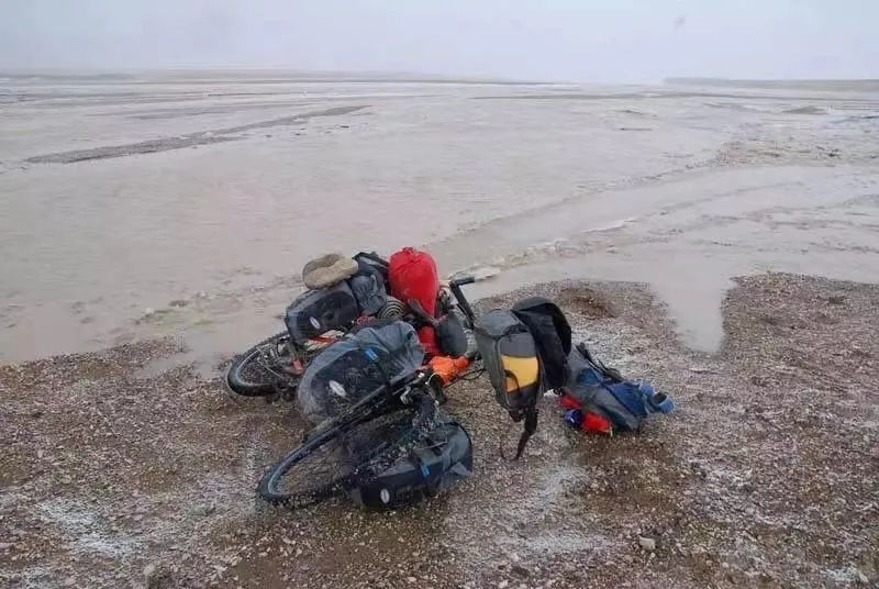 读《北方的空地》：人生才是探险，出世入世，不过一个转身