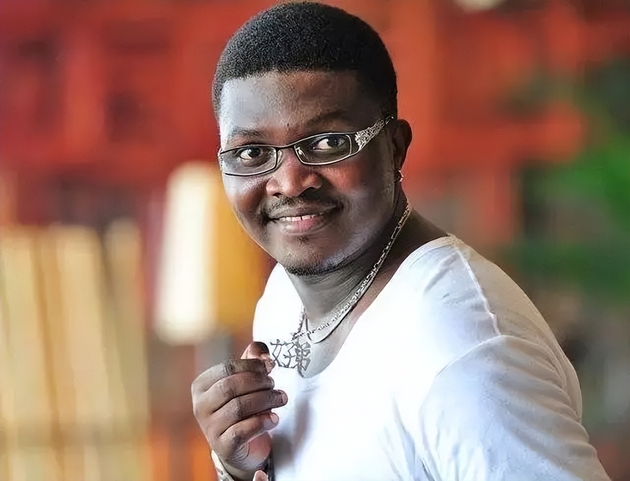 黑人歌手好弟近况：走红后迎娶中国姑娘，今36岁仍未取得中国绿卡