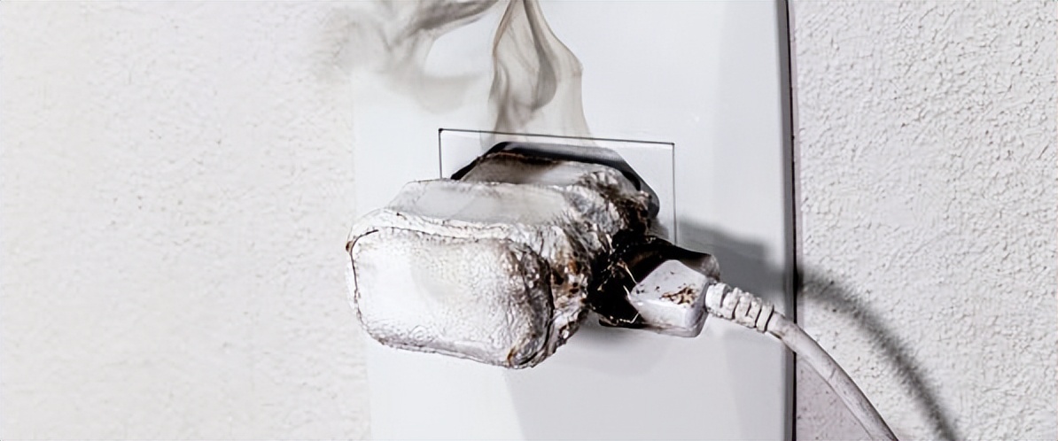 手机充电器发烫有异味会爆炸吗,手机充电器发烫会不会爆炸