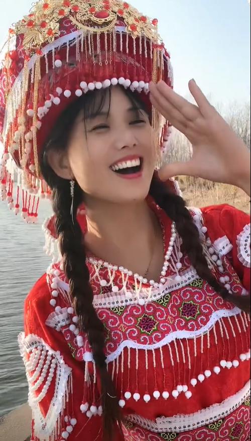 72岁老太太跨越1700公里去见网友,72岁老太跨越1700公里见男网红