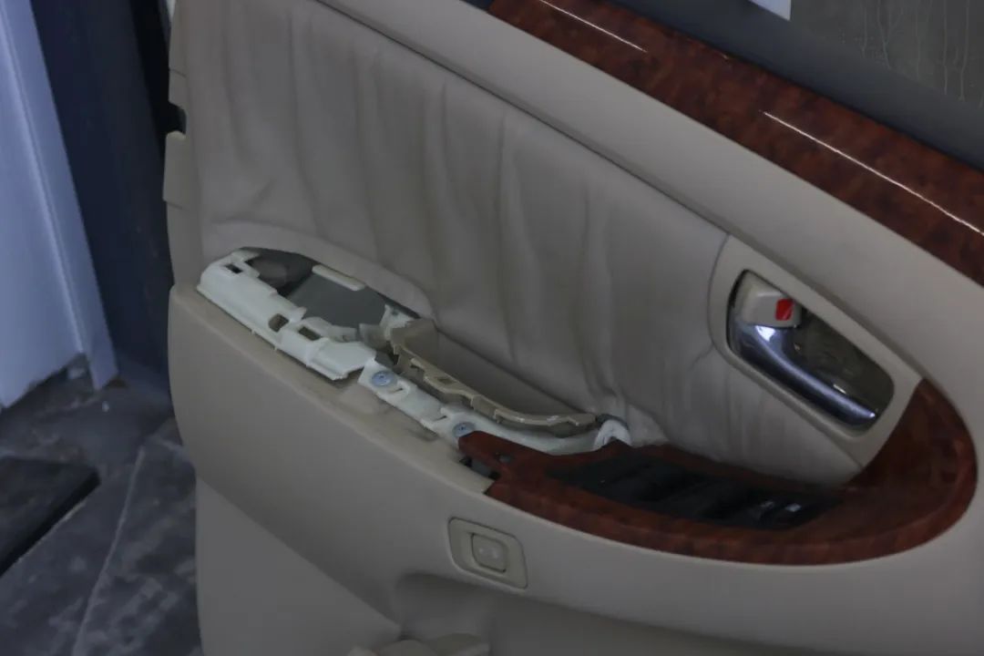 老皇冠全车翻新整备50000元,12代皇冠二手翻新要多少钱