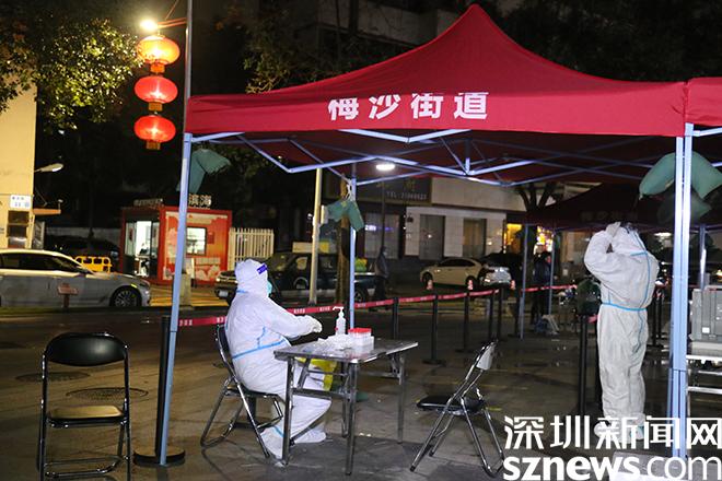 防疫暖心图片,防疫人员感人图片