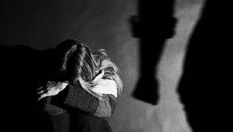 父亲家暴儿子杀害父亲后续,爸爸重男轻女家暴女儿的视频