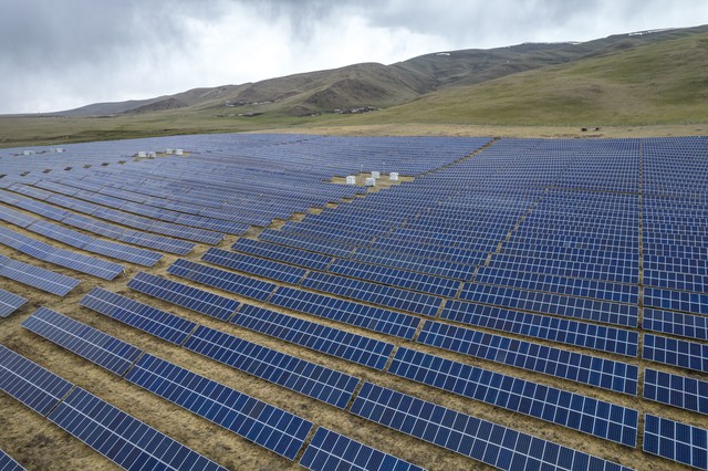 单晶硅和多晶硅太阳能板区别图片,多晶硅与单晶硅太阳能板的区别