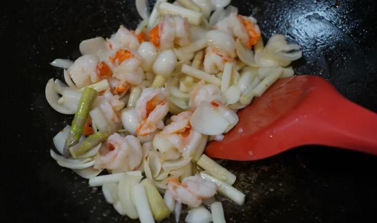 建议中老年别太节俭多吃这五种菜,老年人多吃五种高蛋白食物