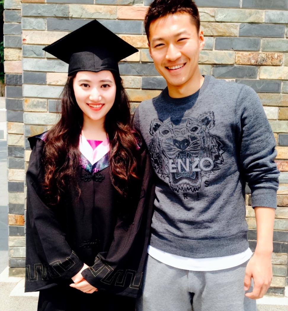 国足太太团斗艳美如画,国足太太团真实身材