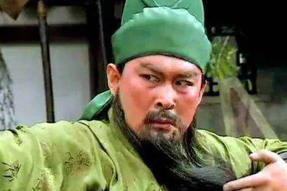 关羽看不起黄忠是正史还是演义,三国志里关羽为什么瞧不起黄忠