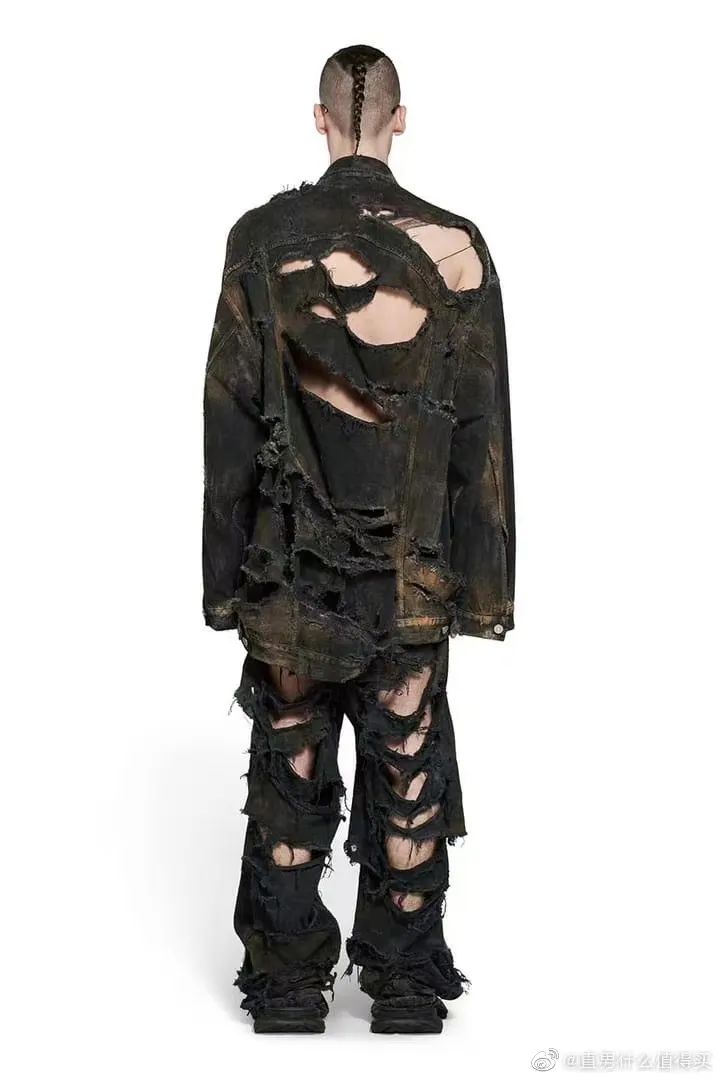 “3W4给女友买战损风上衣...”啊啊啊转身后当场裂开了!