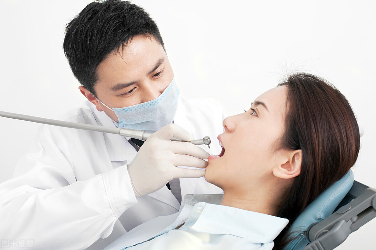 经常长口腔溃疡与癌有关吧,同一个部位反复口腔溃疡会得癌吗