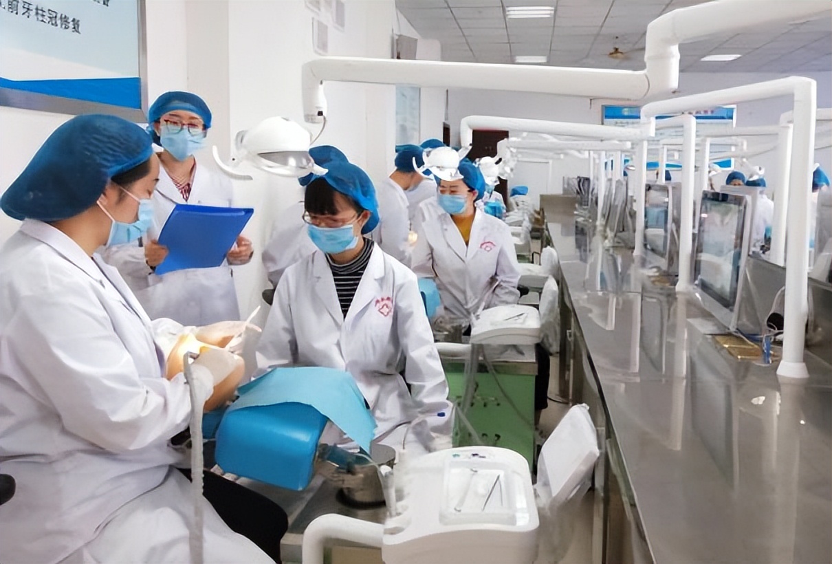 未来十年女生好就业的专业，前景好且收入高，家有女生可多留意