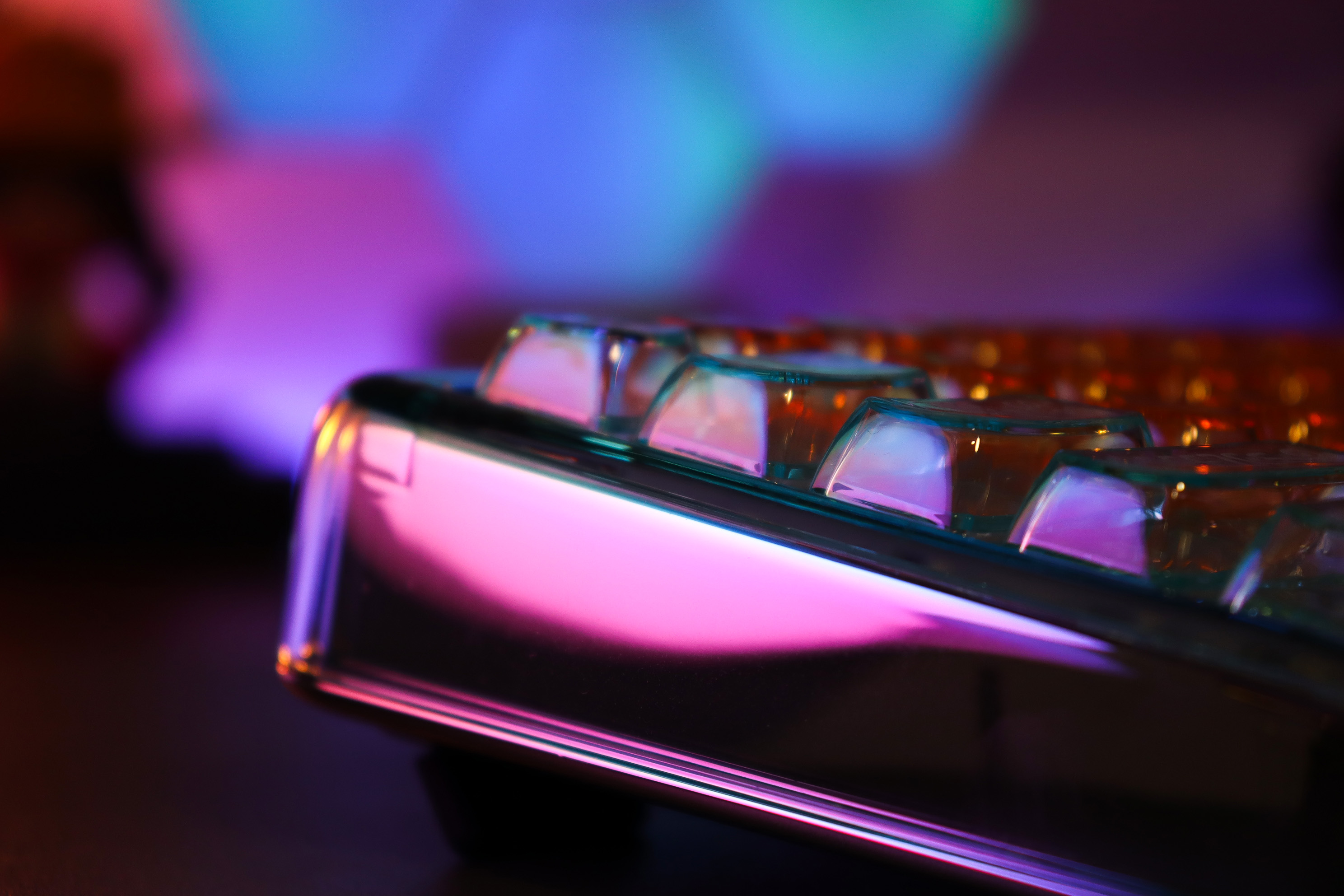 一千块，透明键盘，将手上那2平方做成工艺品的理念，我只爱洛斐