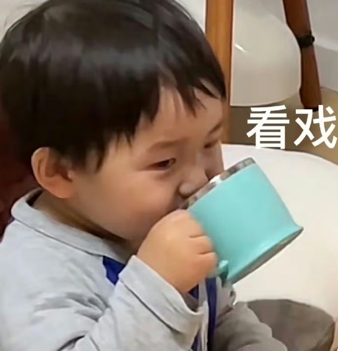 能理解吗？LPL选手卡Uzi签名卡成交价4万Theshy签名卡2万