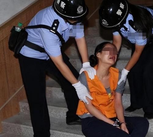 成都女子将母亲分尸,18岁少女肢解父母分尸案