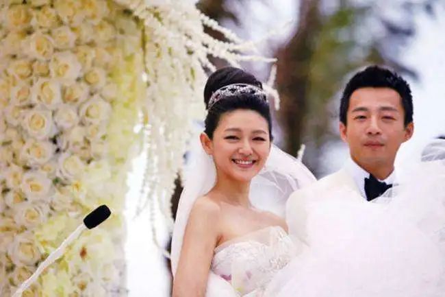 喝利尿剂，洗肠瘦小腹，整骨十次，女明星为了变美简直不要太狠