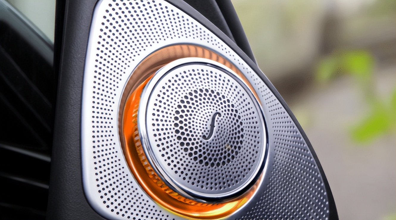 车载音响是原装的好还是改装的好,改装一套中等的车载音响多少钱