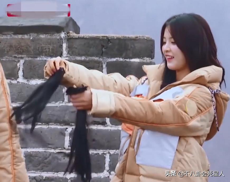 刘晓庆戴头套,刘晓庆戴假发吗