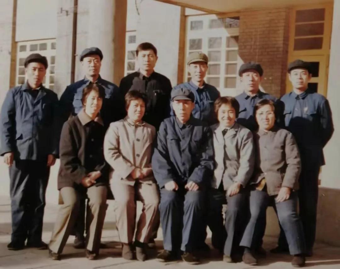 张家口：老探机厂篮球队