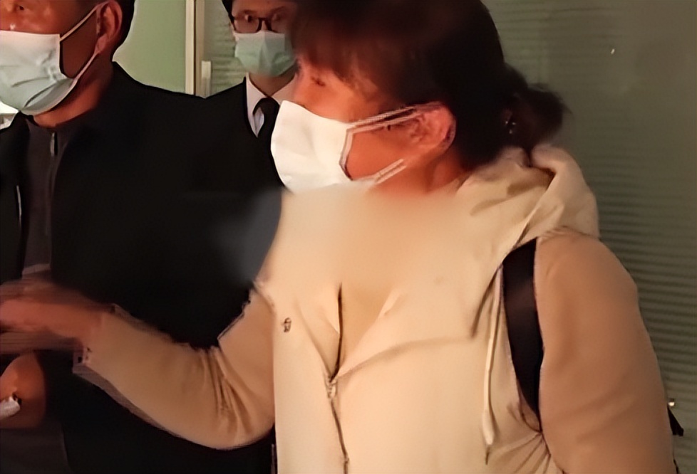 老人不在了银行存款冻结了怎么取,老人过世14万存款却被冻结