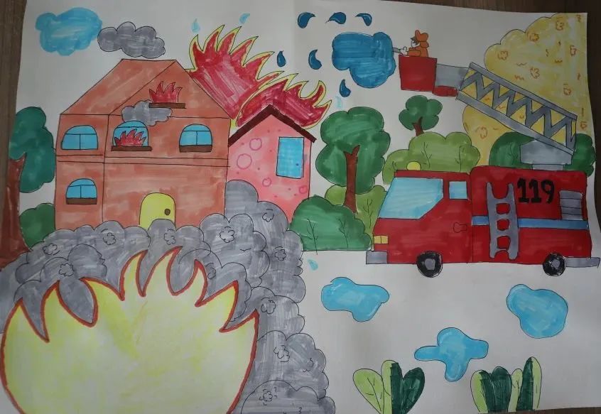 绘画展示作品幼儿园,小朋友眼中的消防事迹绘画
