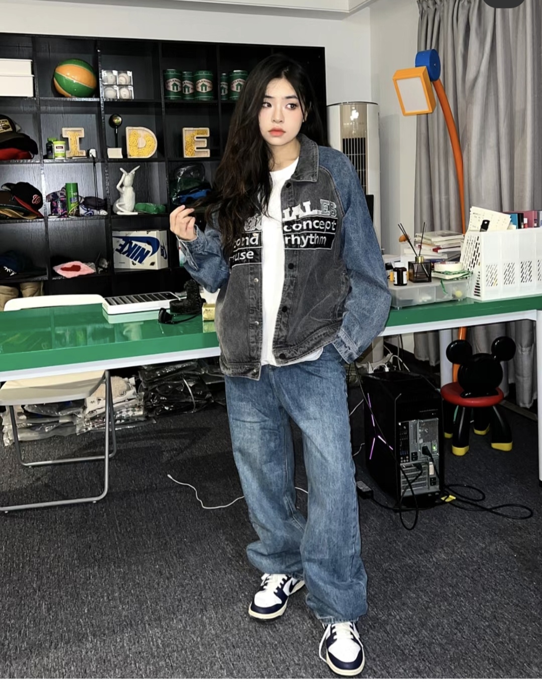 男装牛仔外套搭配什么裤子,牛仔外套搭配什么裤子好看