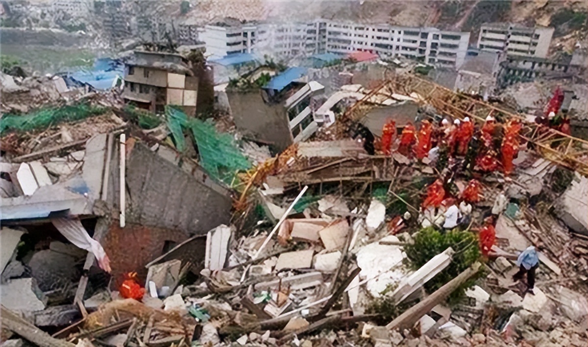 汶川地震22岁姑娘被大叔救后结局,汶川地震被救女孩真人照片