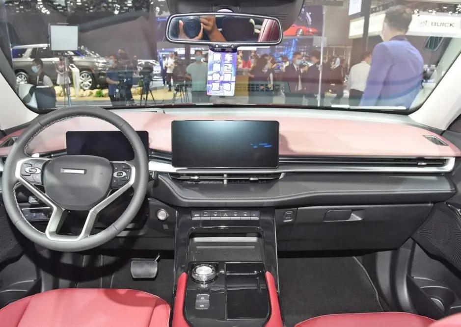 大轮毂好看的不行，内饰一线自主SUV水平，这款哈弗H6不香吗