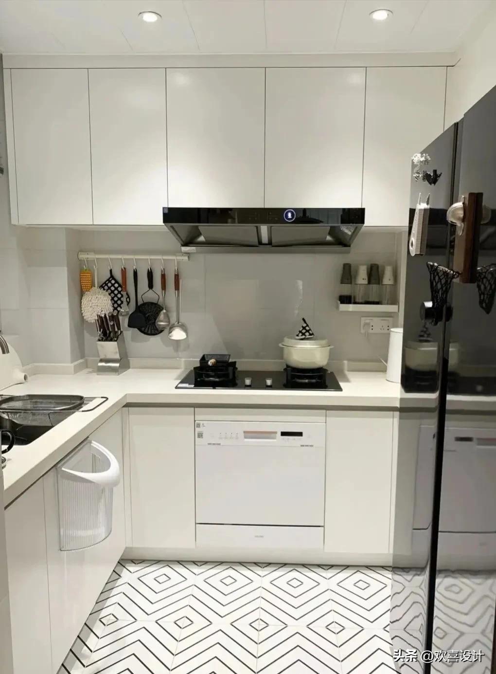 高颜值的厨房瓷砖铺设方案,30公分厨房装修效果图