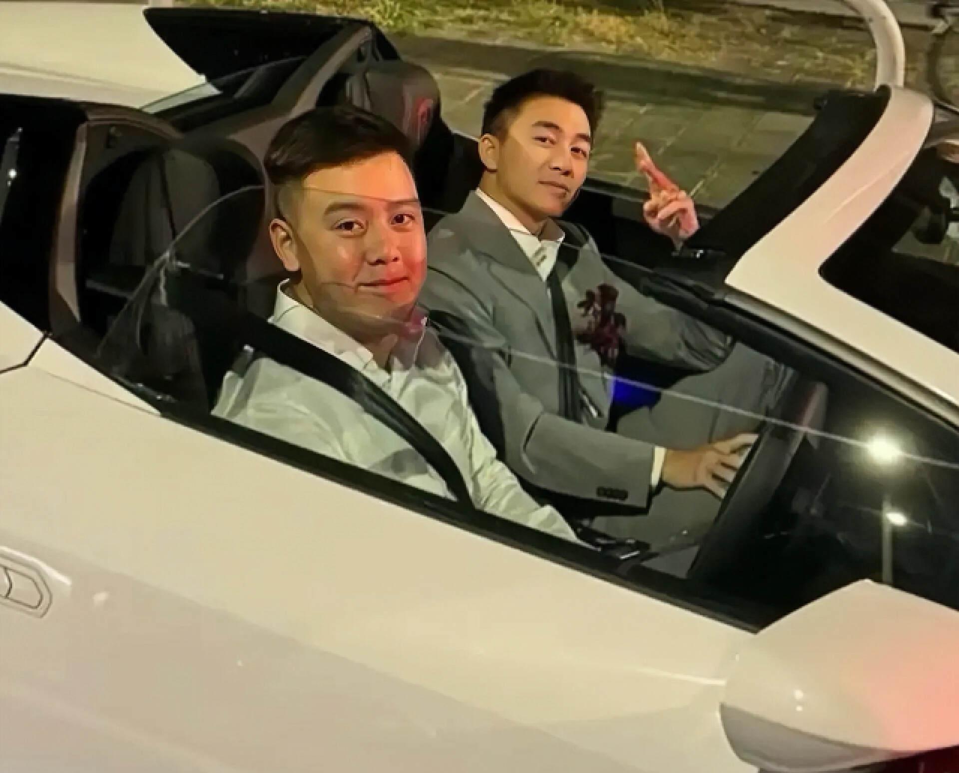 赌王儿子当伴郎的香港婚礼,赌王三太出席女儿婚礼戴珍珠项链