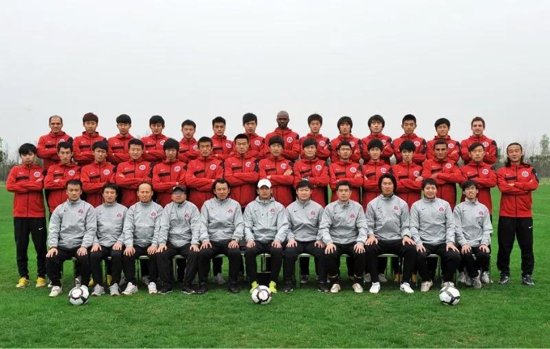 足球照片高清大图,原成都五牛足球队照片和名单