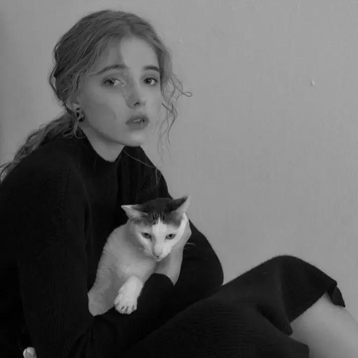 朋友圈自拍文案短句干净治愈,朋友圈自拍文案女