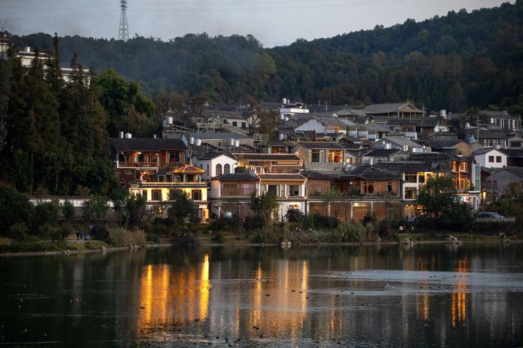 第一魅力古镇和顺古镇,走在云南和顺古镇的乡间小道