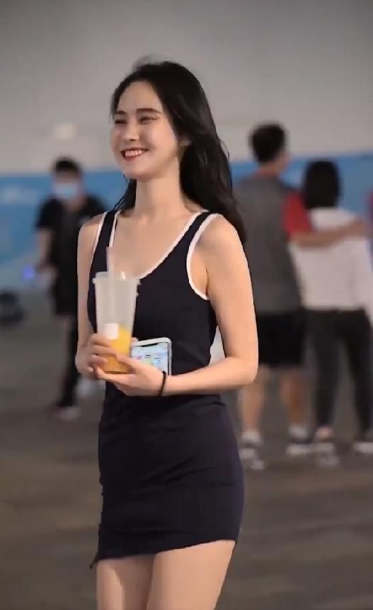 超高清街拍短裙通勤风穿搭,街拍穿短裙搭配