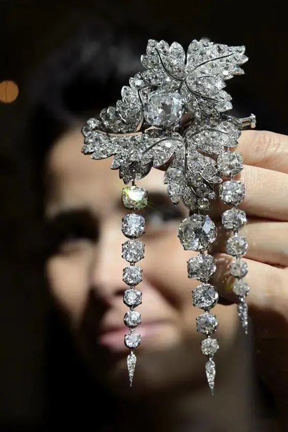 法国珠宝值得买吗,法国王室的王冠和首饰